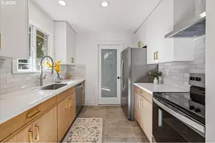 17148 SE Market St, Portland, OR 97233 - Photo 8