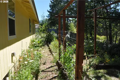 87624 Trek Dr, Veneta, OR 97487 - Photo 32