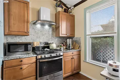 8031 E Burnside St, Portland, OR 97215 - Photo 14