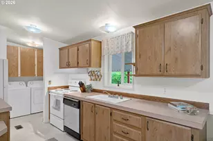 358 La Casa St, Eugene, OR 97402 - Photo 12