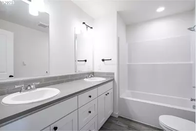 11189 SE Stark St, Portland, OR 97216 - Photo 18