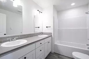 11189 SE Stark St, Portland, OR 97216 - Photo 18