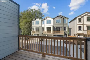 11189 SE Stark St, Portland, OR 97216 - Photo 10