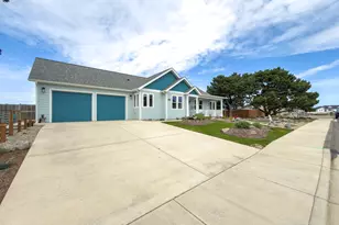 3214 Lincoln Ave SW, Bandon, OR 97411 - Photo 2