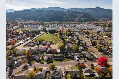 1204 E Second Ave, Sutherlin, OR 97479 - Photo 8