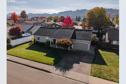 1204 E Second Ave, Sutherlin, OR 97479 - Photo 2