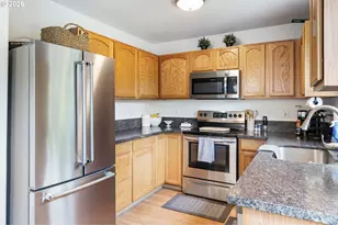 8253 N Bliss St, Portland, OR 97203 - Photo 18