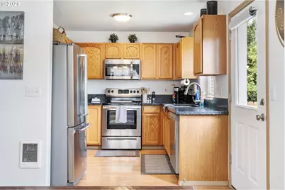 8253 N Bliss St, Portland, OR 97203 - Photo 16