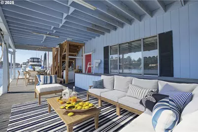 300 NE Tomahawk Island Dr #E10, Portland, OR 97035 - Photo 4