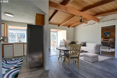 300 NE Tomahawk Island Dr #E10, Portland, OR 97035 - Photo 8