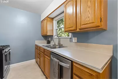 2032 SE 147th Ave, Portland, OR 97233 - Photo 12