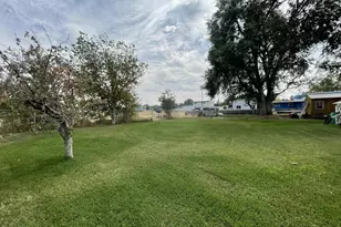 420 NE 8th St, Irrigon, OR 97844 - Photo 2