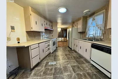 2430 Meadowlark Ln, Kelso, WA 98626 - Photo 14