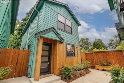 1420 SE Claybourne St #C, Portland, OR 97202 - Photo 1