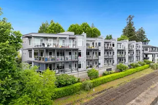 105 3rd St, Lake Oswego, OR 97034 - Photo 2