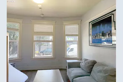 722 NE Couch St, Portland, OR 97232 - Photo 2