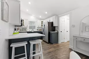 5525 N Syracuse St, Portland, OR 97203 - Photo 14