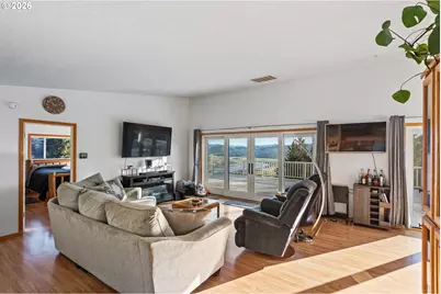 770 18th Ave, Coos Bay, OR 97420 - Photo 12