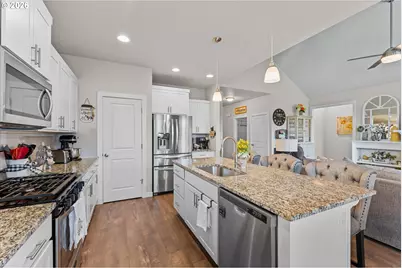 142 N 35th Pl, Cornelius, OR 97124 - Photo 8