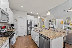 142 N 35th Pl, Cornelius, OR 97124 - Photo 8