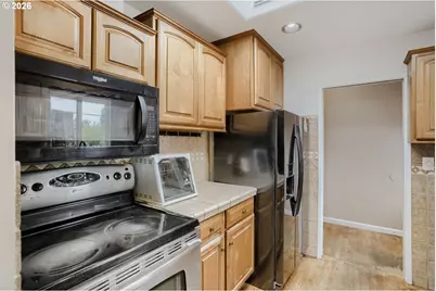 630 SE 134th Ave, Portland, OR 97233 - Photo 8