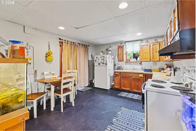 725 B St, Myrtle Point, OR 97458 - Photo 10