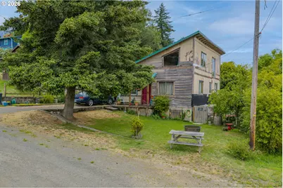 725 B St, Myrtle Point, OR 97458 - Photo 1