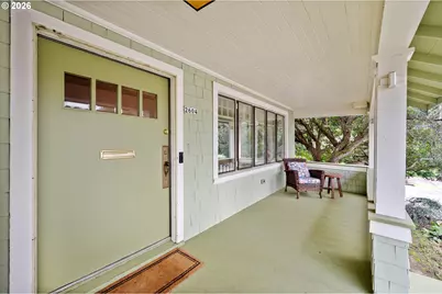 2604 SE Washington St, Portland, OR 97214 - Photo 4