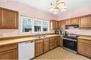 2604 SE Washington St, Portland, OR 97214 - Photo 14