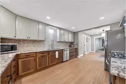 739 W Wharton St, Roseburg, OR 97471 - Photo 8