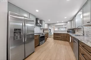 739 W Wharton St, Roseburg, OR 97471 - Photo 12