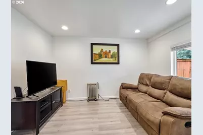 5905 SE Hazel Pl, Milwaukie, OR 97222 - Photo 2