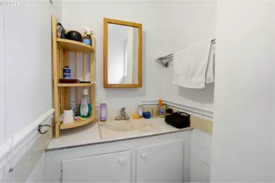 335 SE Baker St, McMinnville, OR 97128 - Photo 18