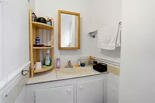 335 SE Baker St, McMinnville, OR 97128 - Photo 18