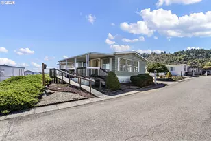 502 Shadow Ranch Ln, Roseburg, OR 97470 - Photo 2