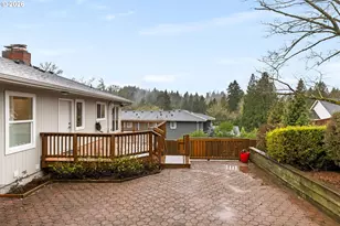 901 SW Maplecrest Ct, Portland, OR 97219 - Photo 40