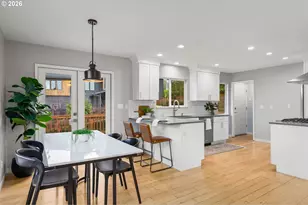 901 SW Maplecrest Ct, Portland, OR 97219 - Photo 10