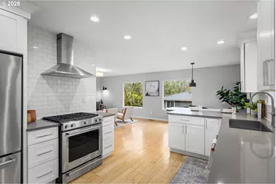 901 SW Maplecrest Ct, Portland, OR 97219 - Photo 14