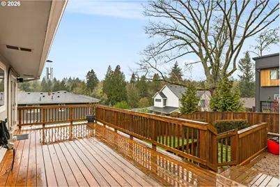 901 SW Maplecrest Ct, Portland, OR 97219 - Photo 36