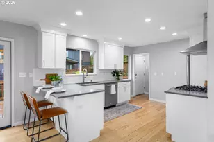 901 SW Maplecrest Ct, Portland, OR 97219 - Photo 12