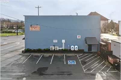 2015 1st St, Tillamook, OR 97141 - Photo 4