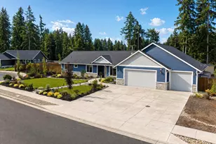 105 Andrew Ct, Castle Rock, WA 98611 - Photo 2