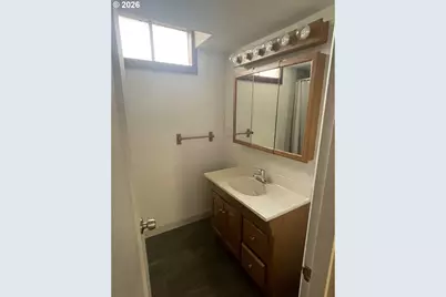 144 SE 85th Ave, Portland, OR 97216 - Photo 24
