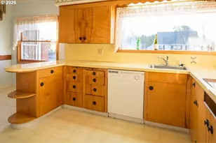 144 SE 85th Ave, Portland, OR 97216 - Photo 40