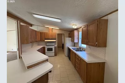 903 Cook St, Myrtle Creek, OR 97457 - Photo 6