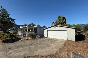 903 Cook St, Myrtle Creek, OR 97457 - Photo 2