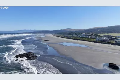 93830 Low Tide Dr, Gold Beach, OR 97444 - Photo 14