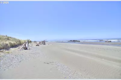 93830 Low Tide Dr, Gold Beach, OR 97444 - Photo 16
