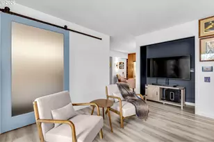 2021 SW Main St, Portland, OR 97205 - Photo 10