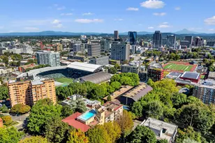 2021 SW Main St, Portland, OR 97205 - Photo 2